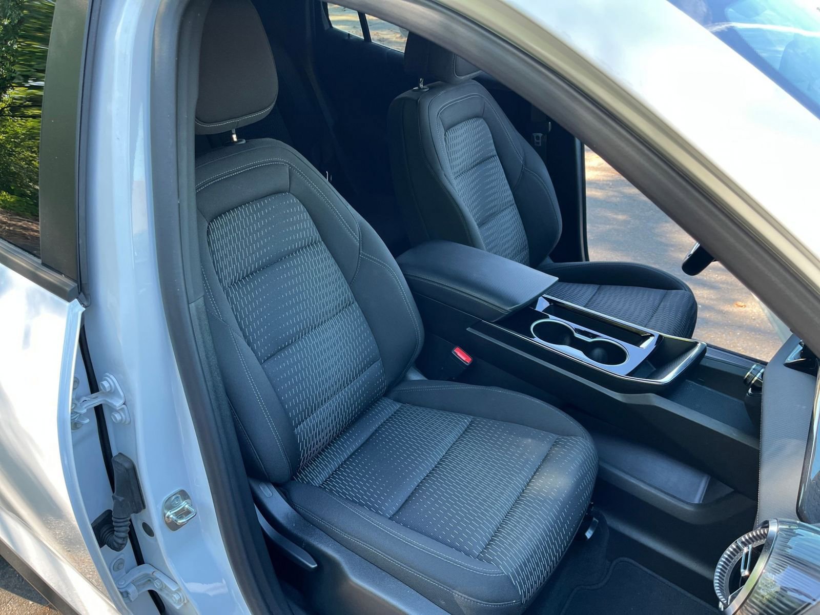 Used 2025 Chevrolet Equinox LT FWD image 36