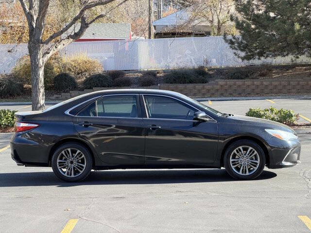 Used 2015 Toyota Camry SE image 2