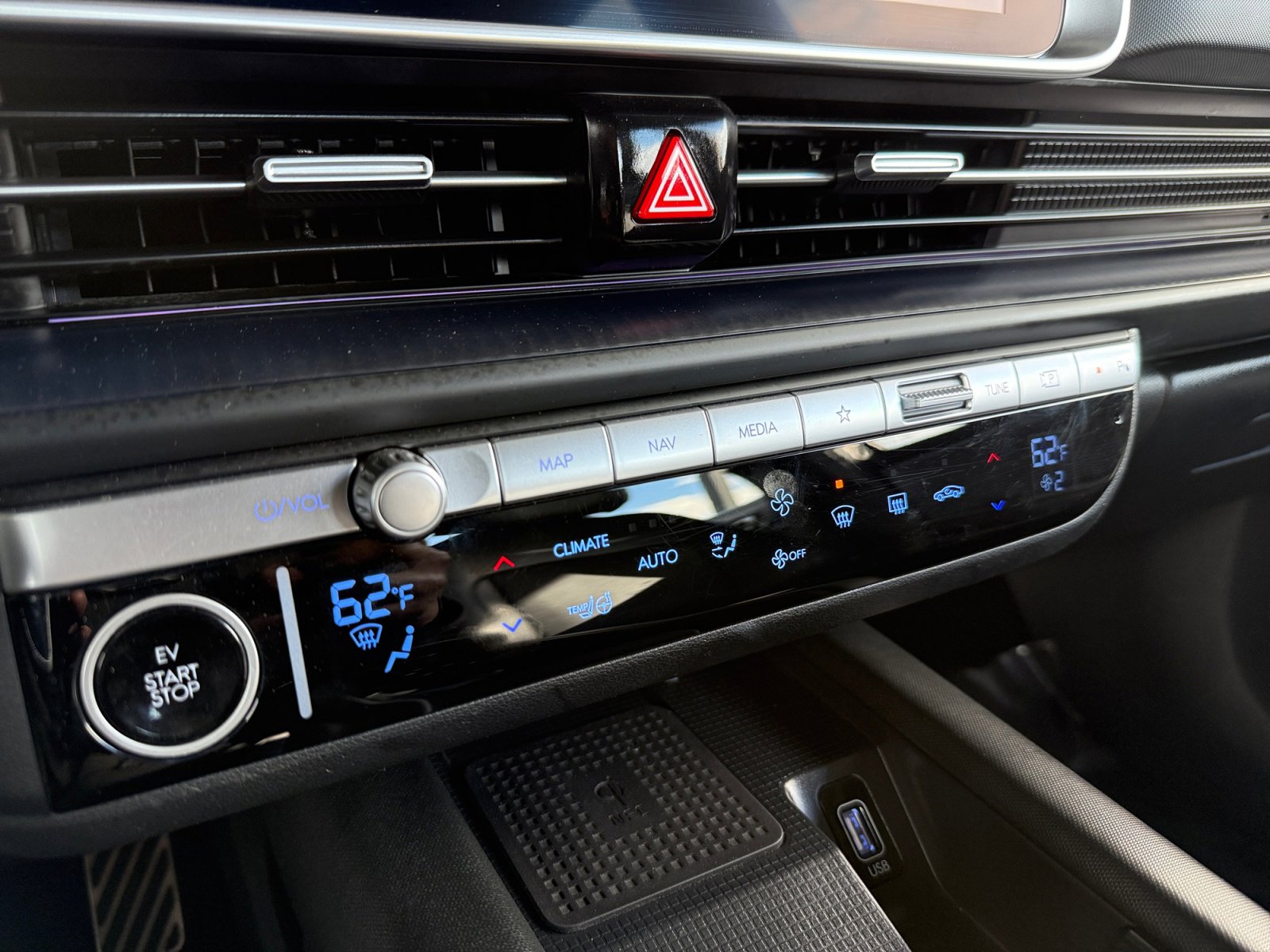 Used 2024 Hyundai Ioniq 6 Limited image 21