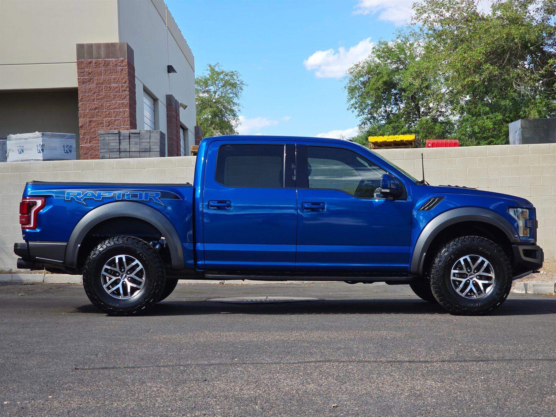 Used 2017 Ford F150 Raptor w/ Equipment Group 802A Luxury AWD/4WD image 11