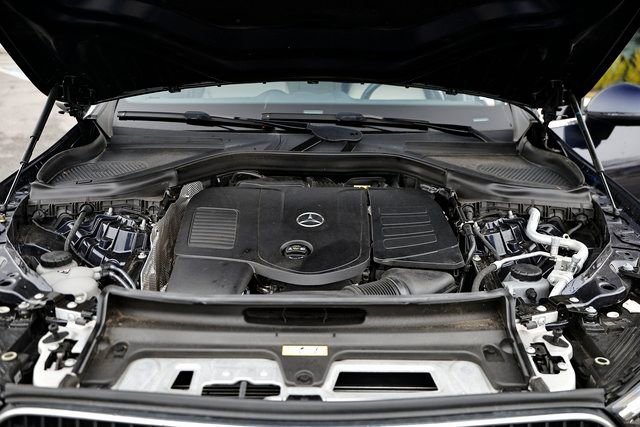 Used 2024 Mercedes-Benz GLC 300 4MATIC image 30