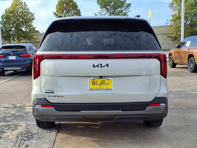 Used 2026 Kia Carnival SX w/ SX Dark Edition Package FWD image 22
