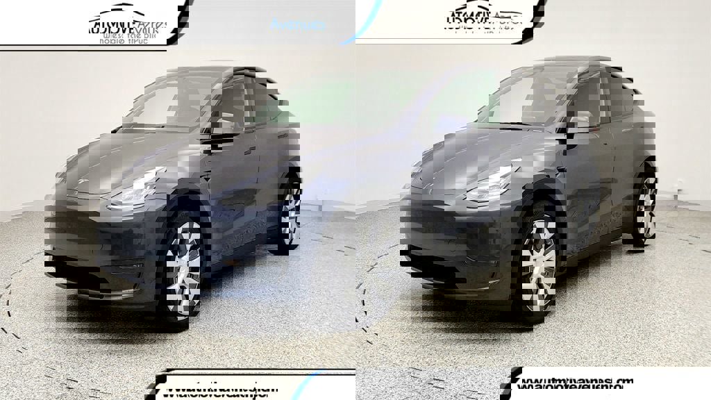 Used 2023 Tesla Model Y Long Range image 1