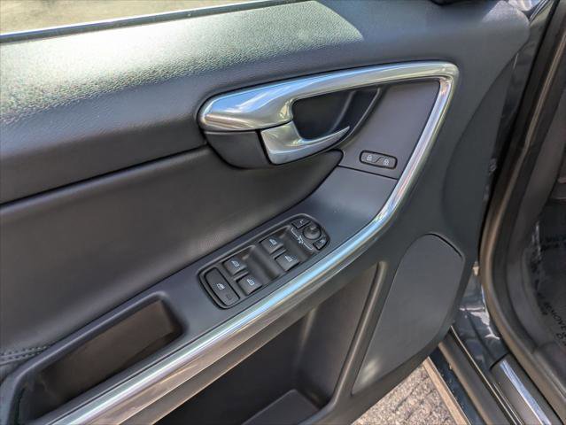 Used 2016 Volvo XC60 T5 Platinum w/ Protection Package FWD image 11