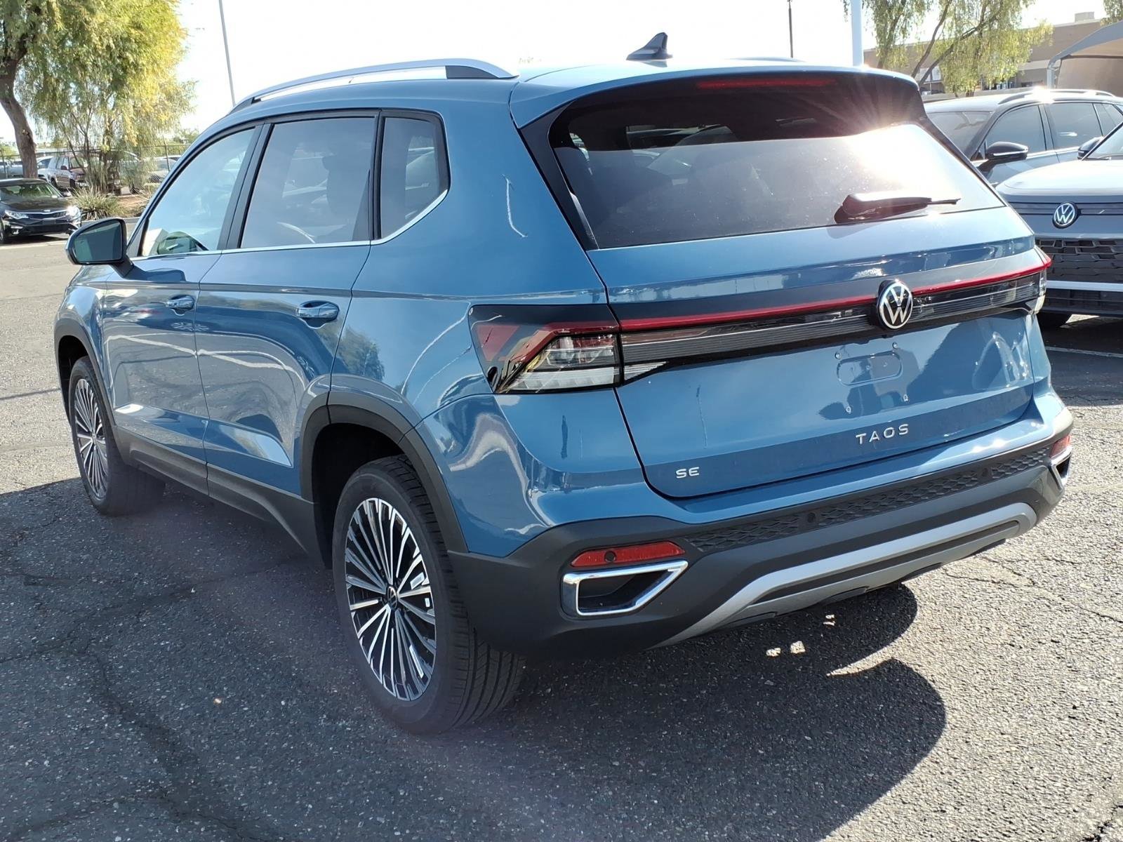 New 2026 Volkswagen Taos SE image 3
