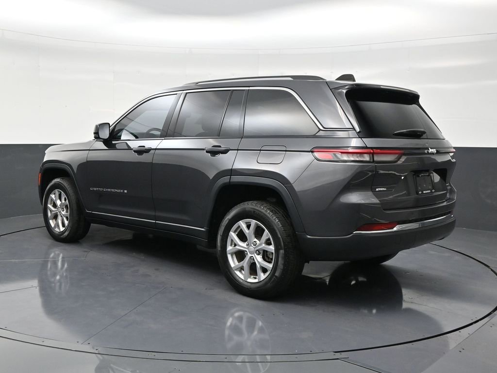 Used 2023 Jeep Grand Cherokee Limited image 3