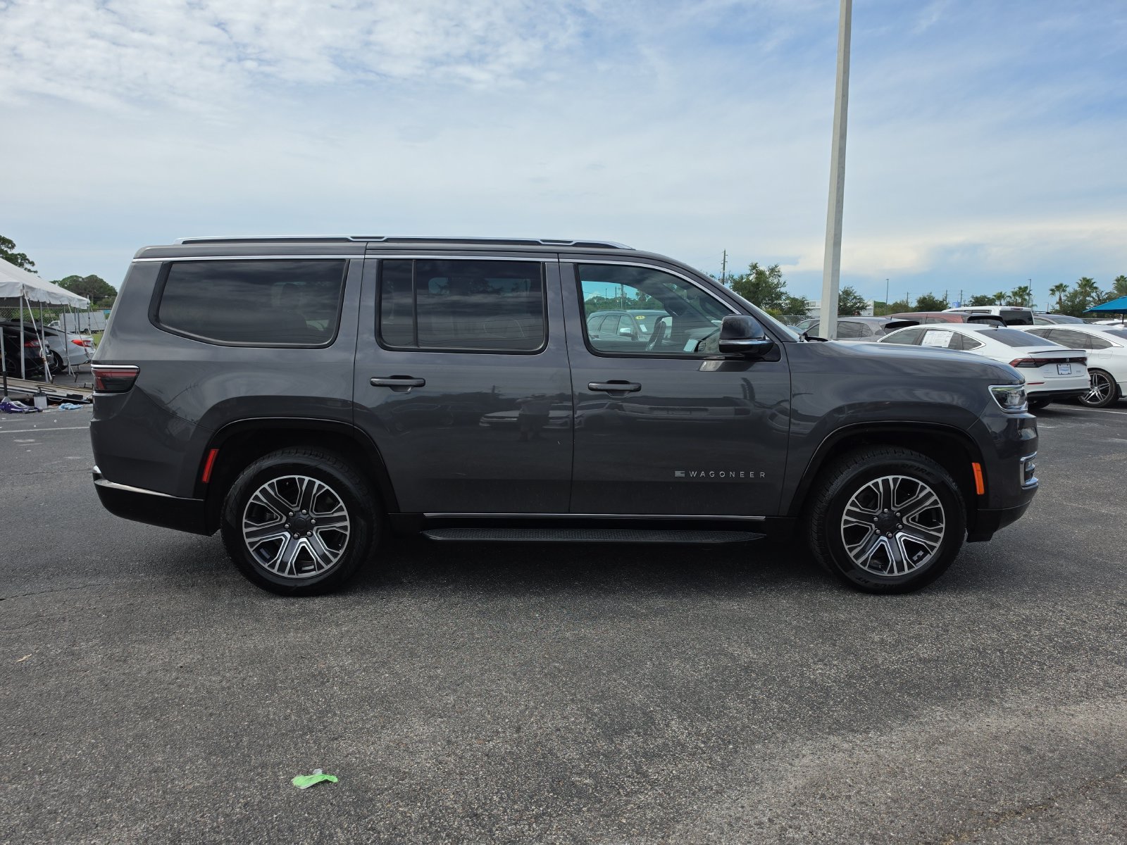 Used 2024 Jeep Wagoneer Series II w/ Flexible Seating Group RWD image 2