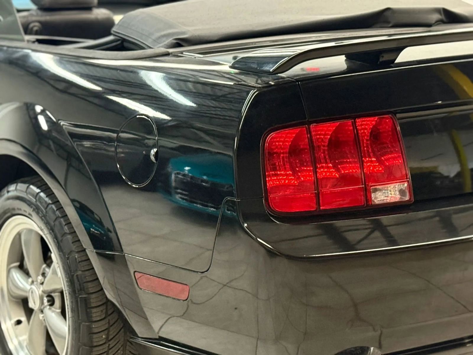 Used 2005 Ford Mustang GT image 12