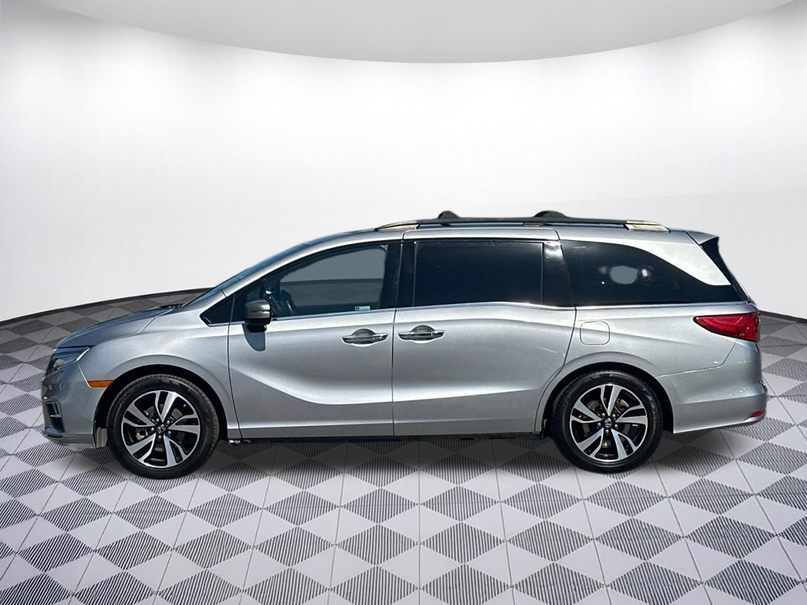 Used 2018 Honda Odyssey Elite image 2