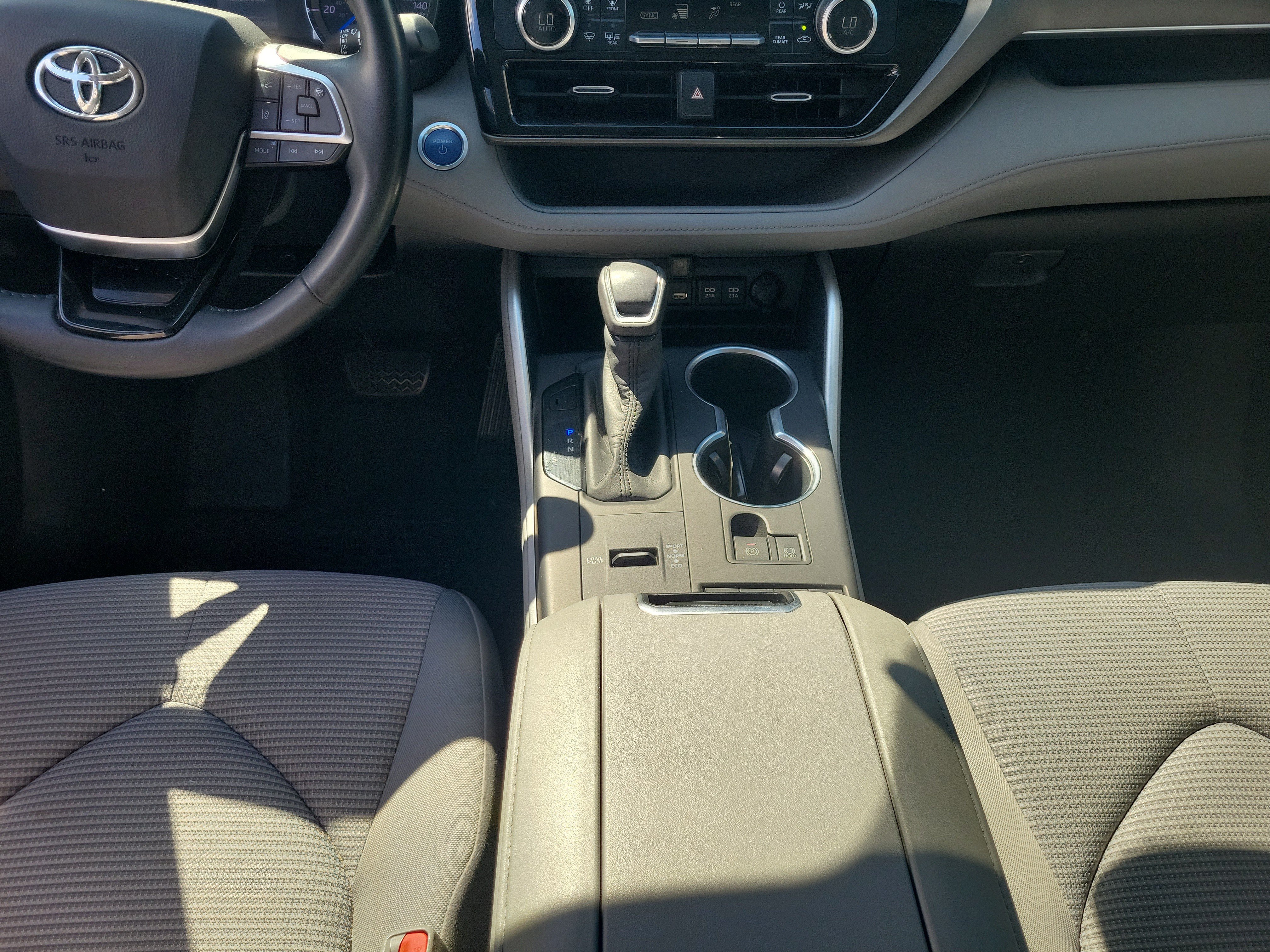 Used 2020 Toyota Highlander LE FWD image 18