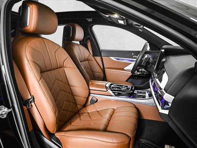 Used 2023 BMW 760i xDrive image 23