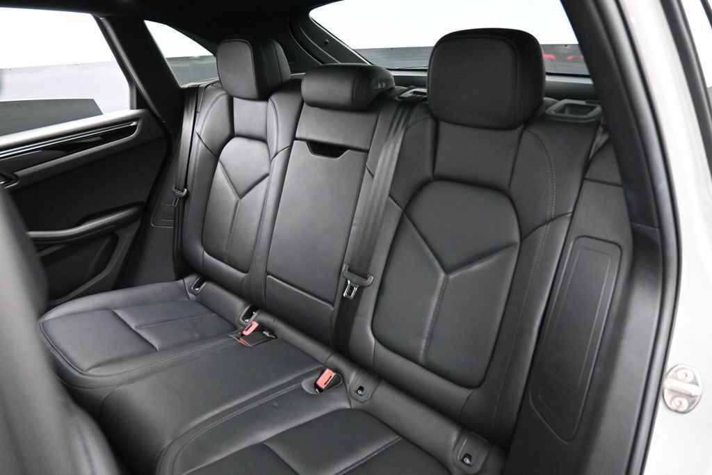 Certified 2023 Porsche Macan Turbo AWD/4WD image 23