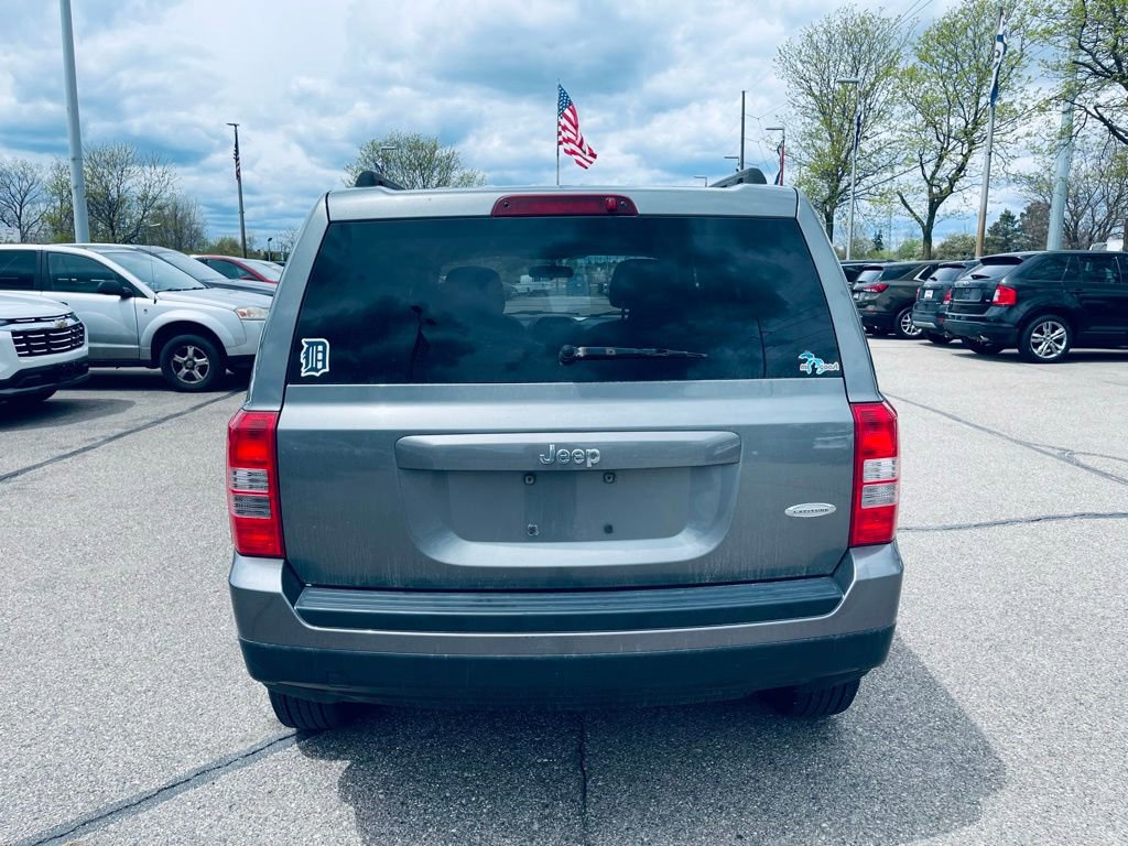 Used 2011 Jeep Patriot Latitude FWD image 5