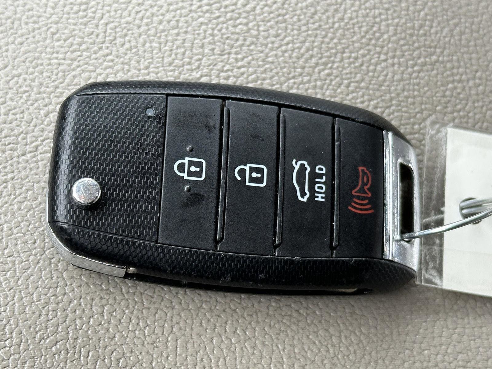 Used 2018 Kia Optima LX w/ 17" Alloy Wheels Package image 14