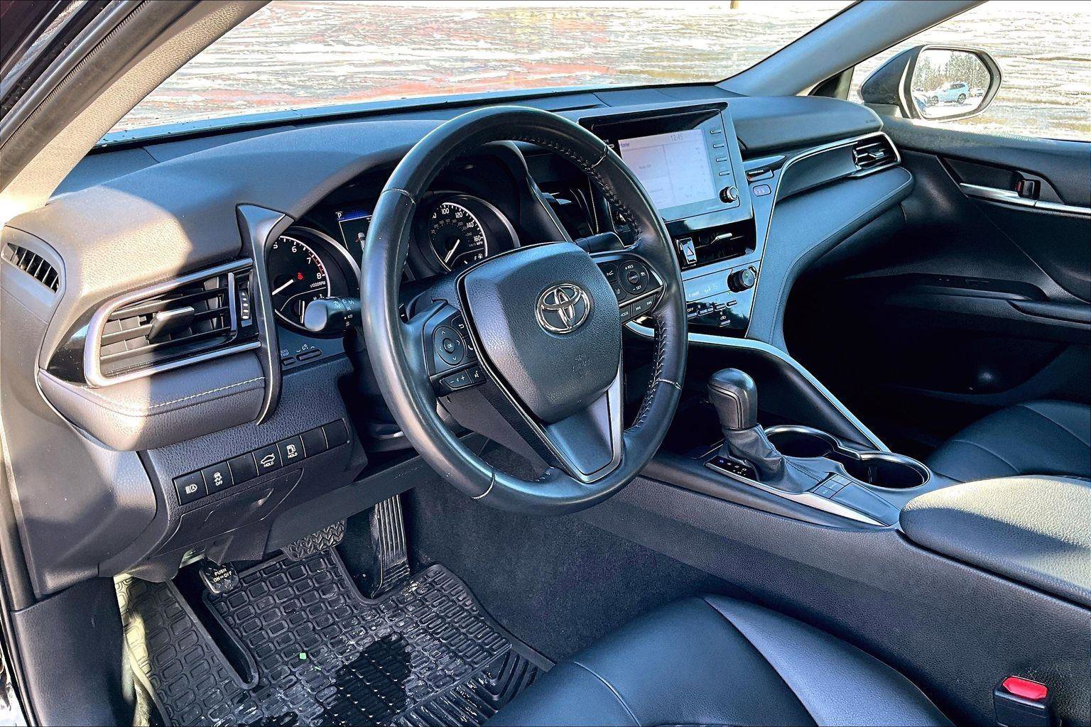 Used 2023 Toyota Camry SE image 14