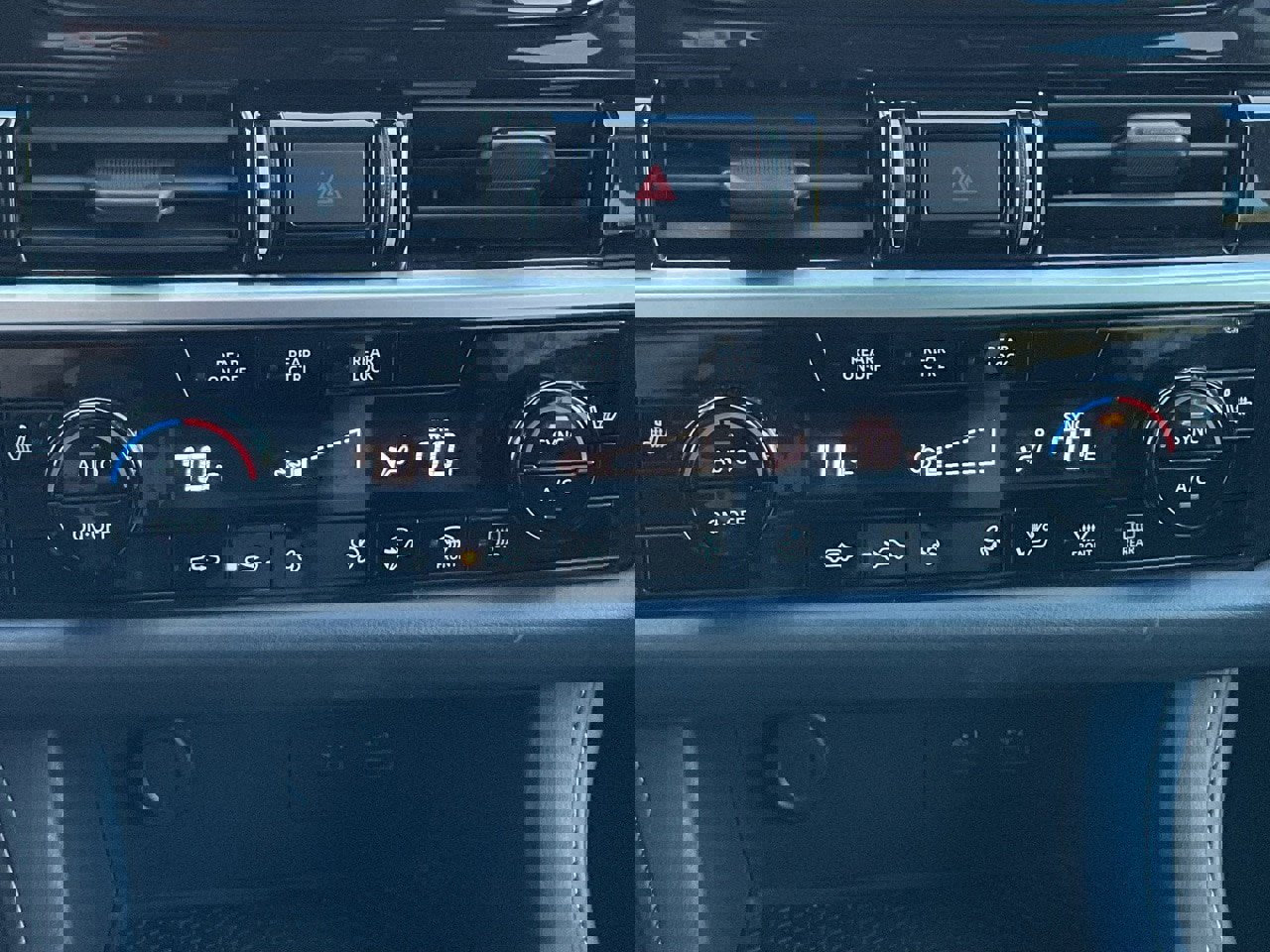 Used 2024 Nissan Pathfinder SV image 33