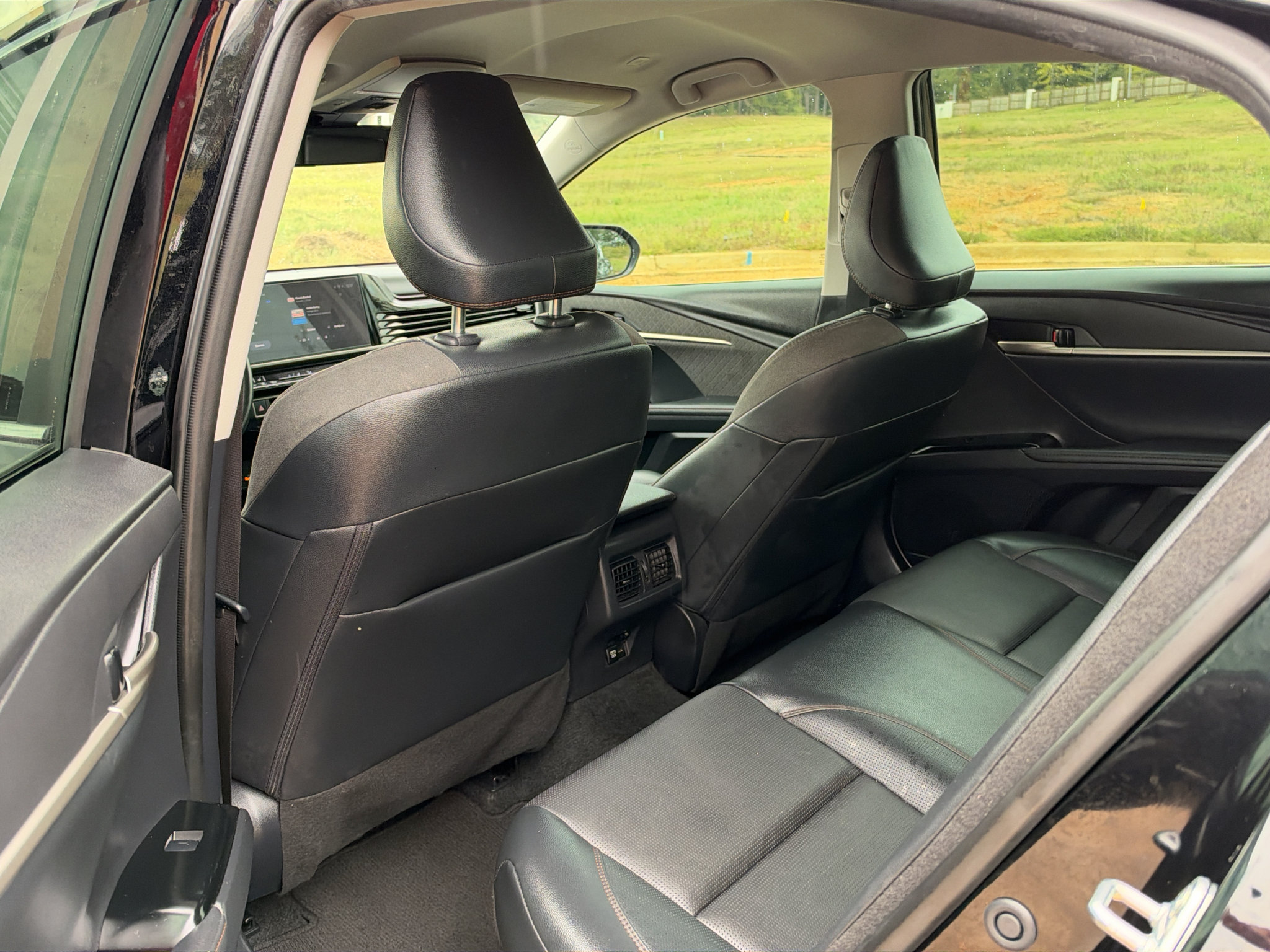 Used 2025 Toyota Camry XLE FWD image 13