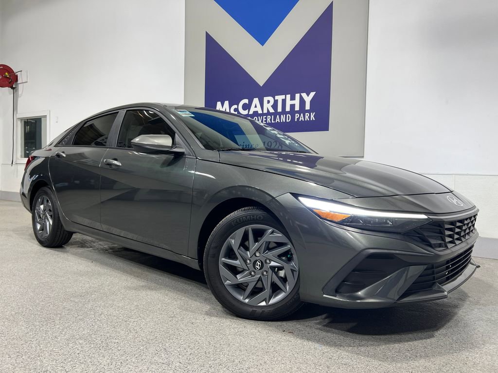 Used 2024 Hyundai Elantra SEL FWD image 2