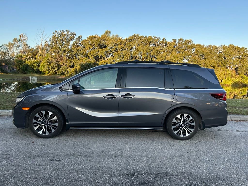 Used 2025 Honda Odyssey Elite image 2