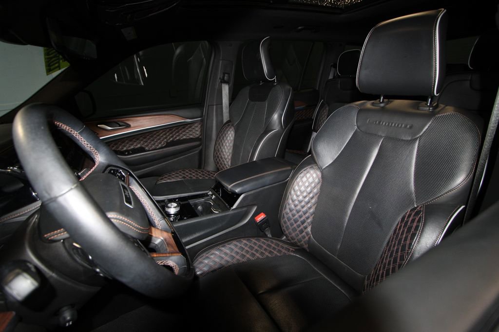 Used 2023 Jeep Grand Cherokee L Summit w/ Advanced Protech Group IV image 4