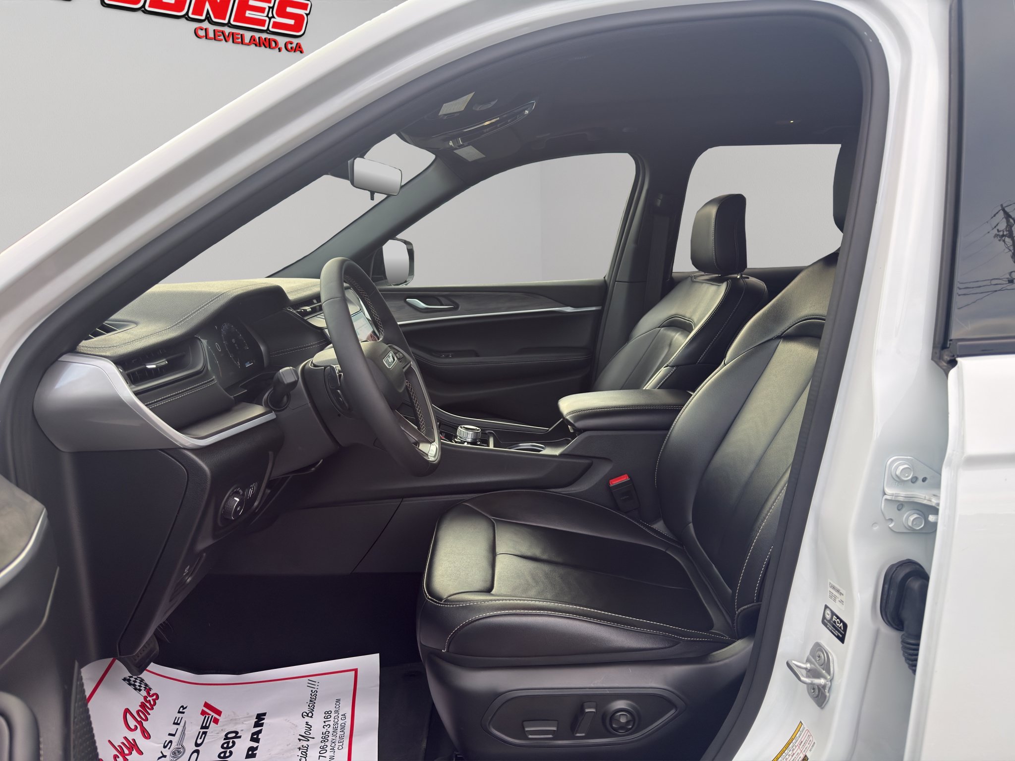 Used 2026 Jeep Grand Cherokee Limited AWD/4WD image 4