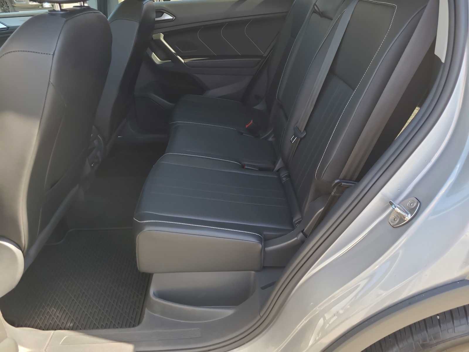 Used 2022 Volkswagen Tiguan SE AWD/4WD image 21