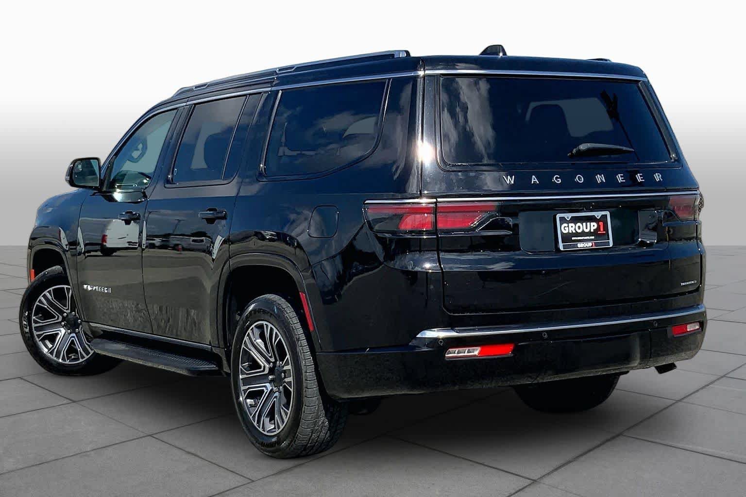 Used 2024 Jeep Wagoneer Series II w/ Flexible Seating Group RWD image 12