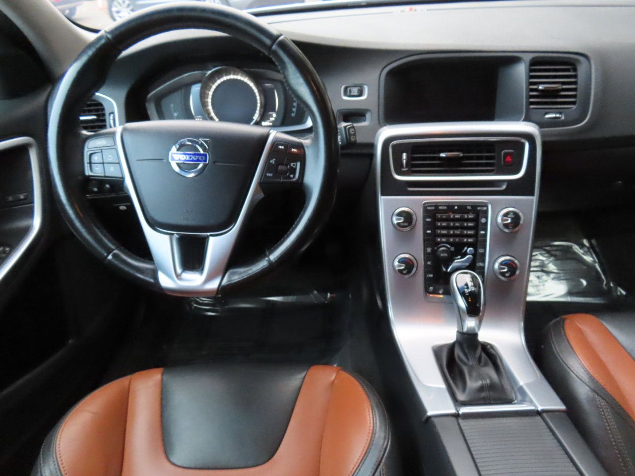 Used 2018 Volvo V60 T5 Cross Country w/ Convenience Package image 12