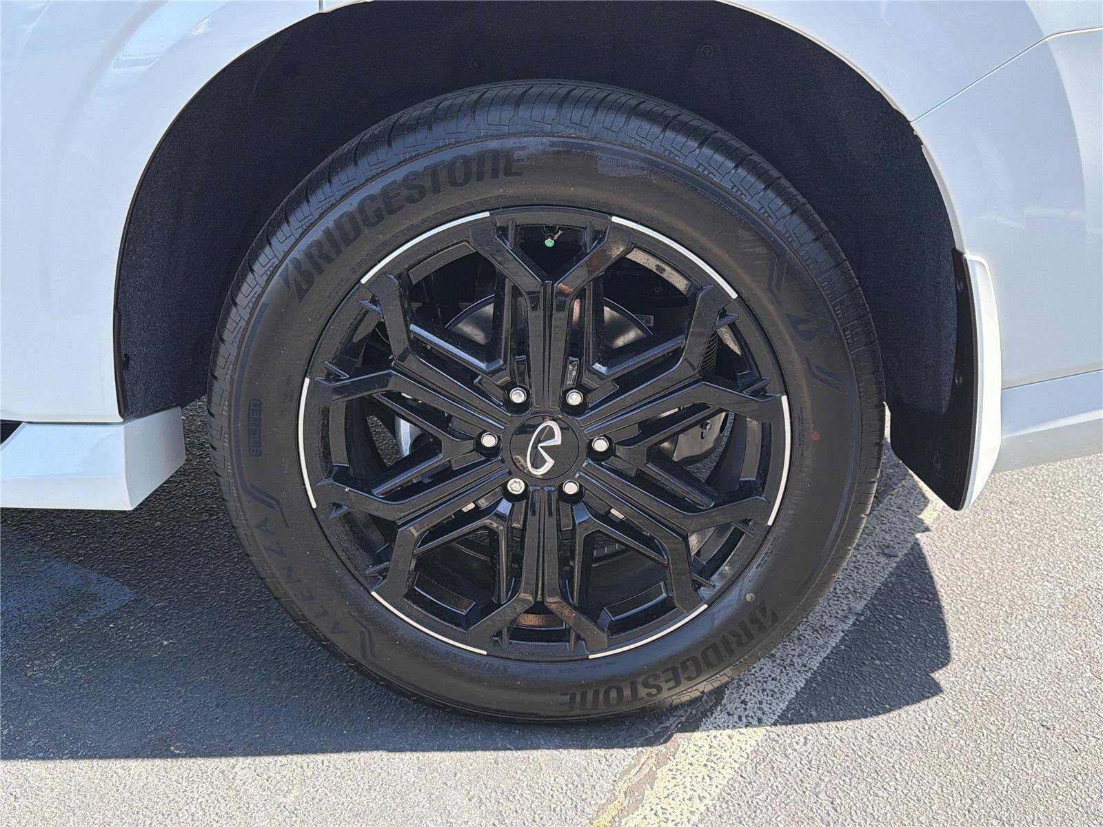 New 2026 INFINITI QX80 4WD w/ Sport Exterior Package image 32