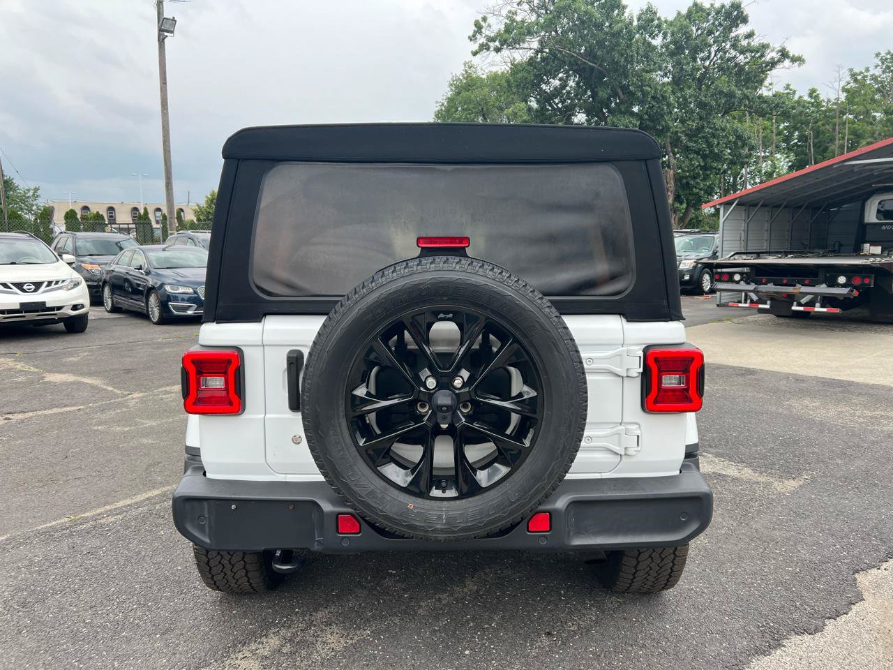 Used 2019 Jeep Wrangler Unlimited Sahara AWD/4WD image 7