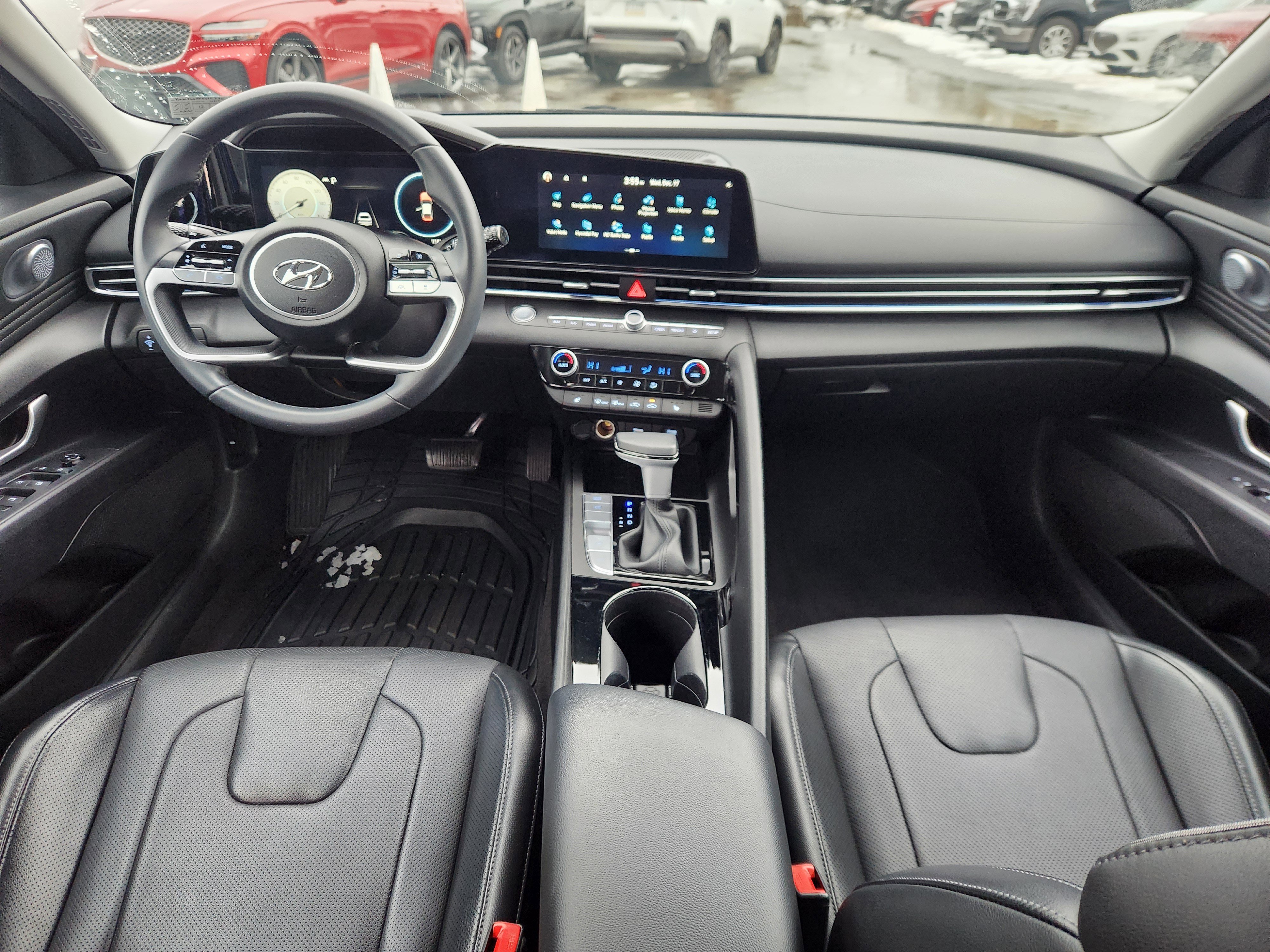 Certified 2023 Hyundai Elantra Limited w/ Preferred Accessory Package image 8