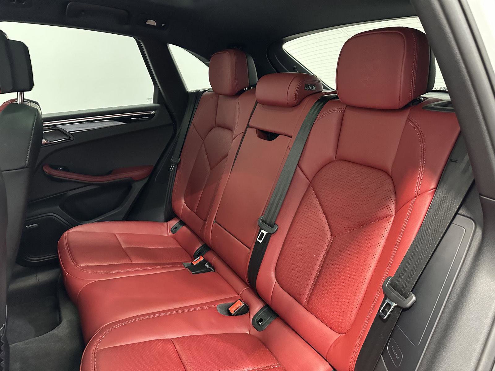 Certified 2025 Porsche Macan image 35