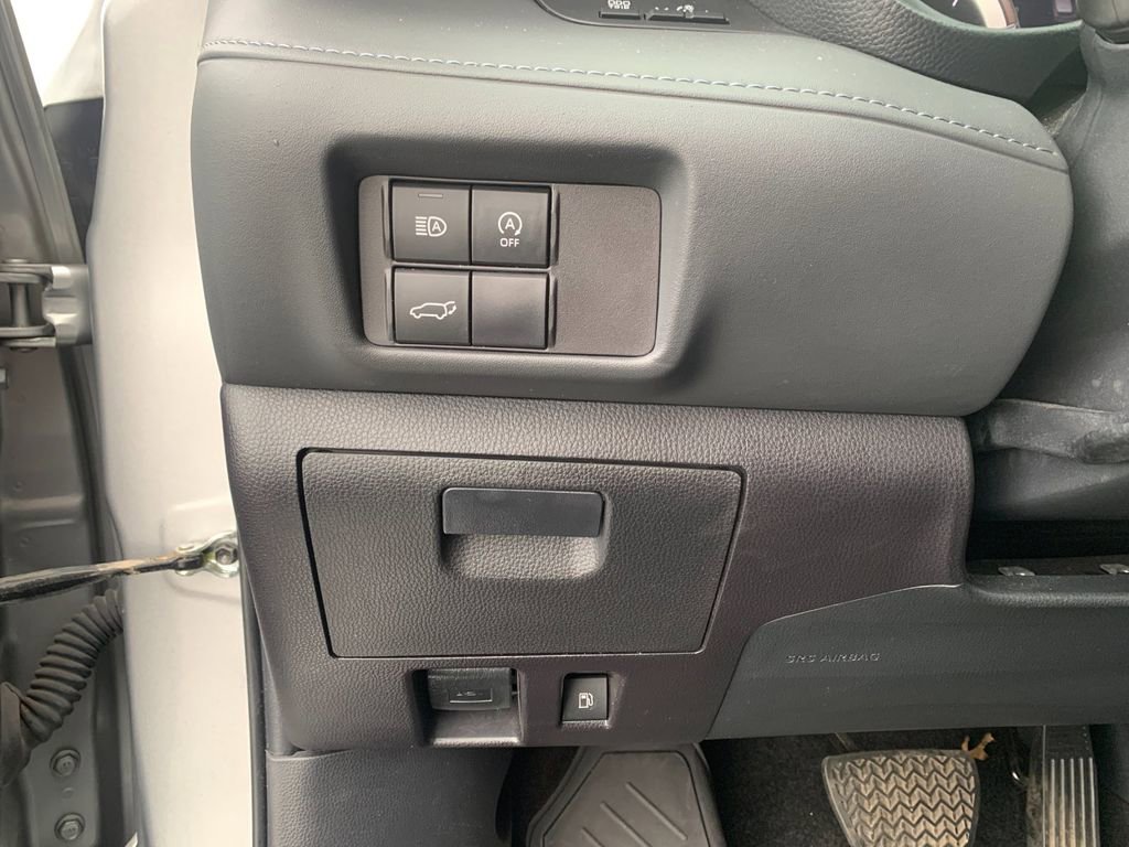 Used 2023 Toyota Highlander LE image 31