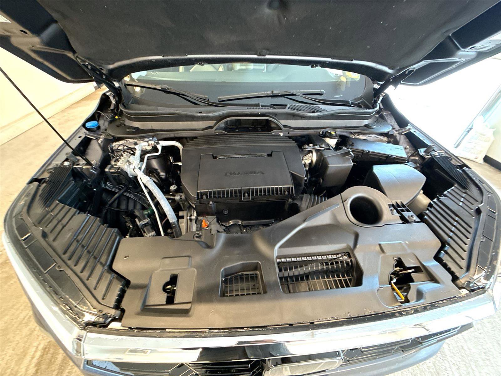 Used 2024 Honda Pilot Touring image 18