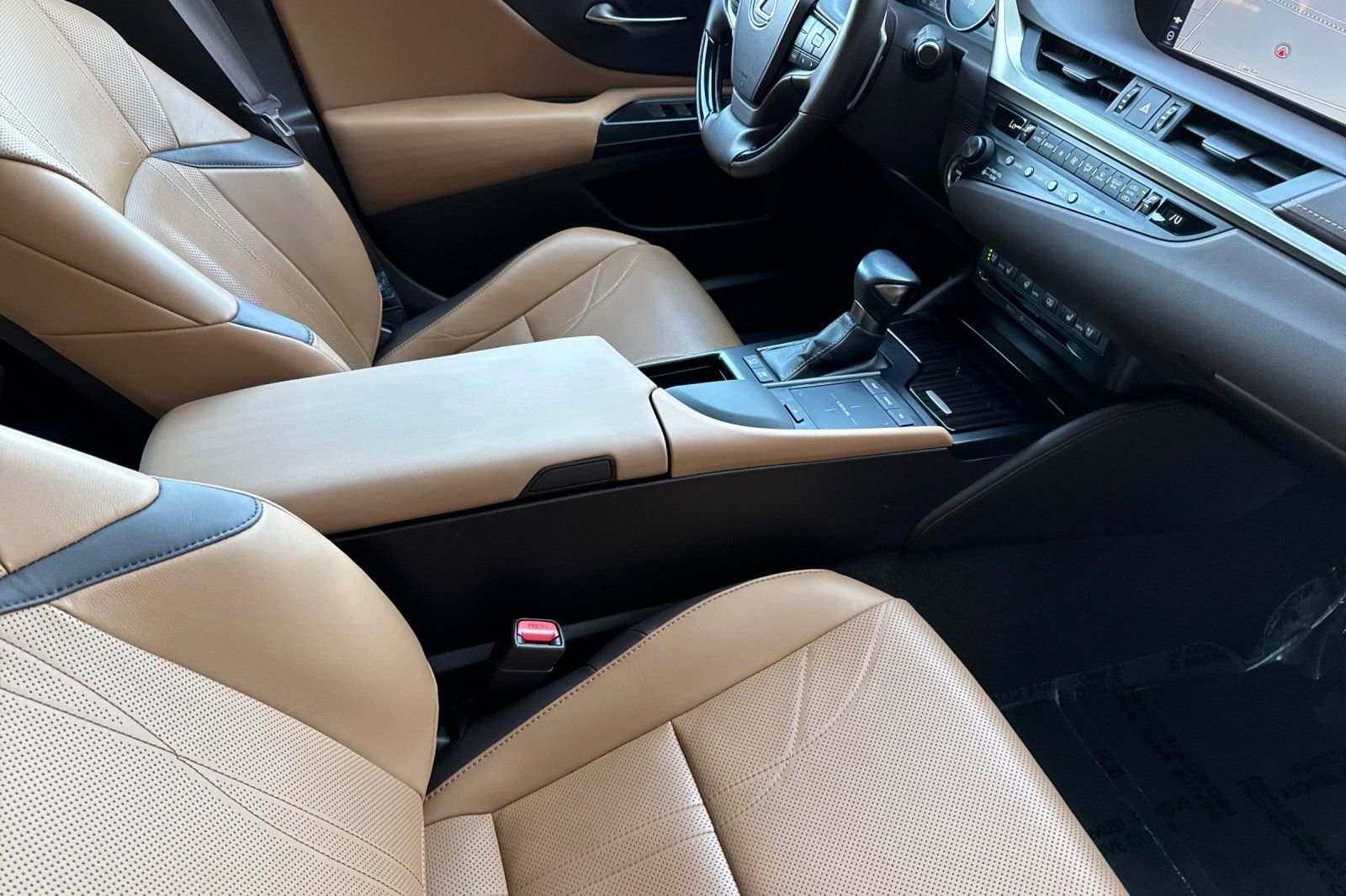 Used 2019 Lexus ES 300h w/ Accessory Package 2 image 16