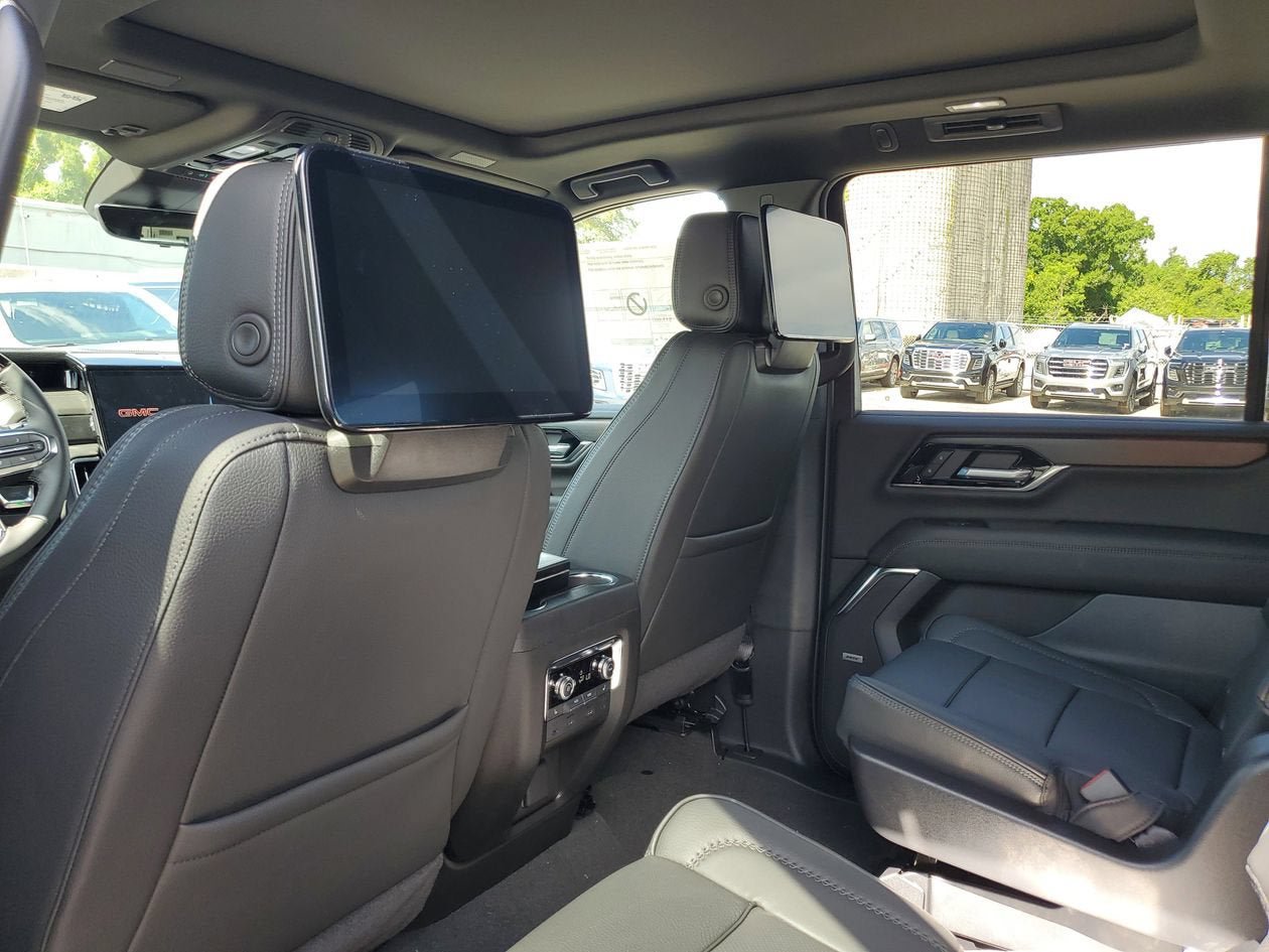 New 2026 GMC Yukon XL Denali w/ Denali Reserve Package AWD/4WD image 10