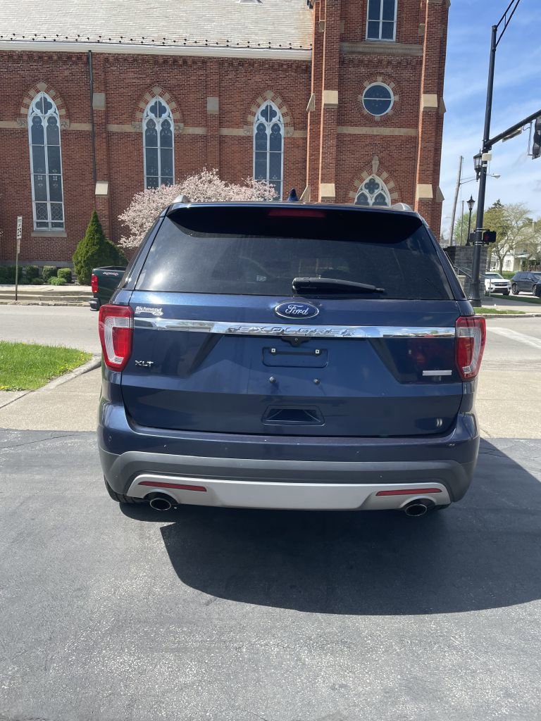 Used 2016 Ford Explorer XLT w/ Equipment Group 201A FWD image 3