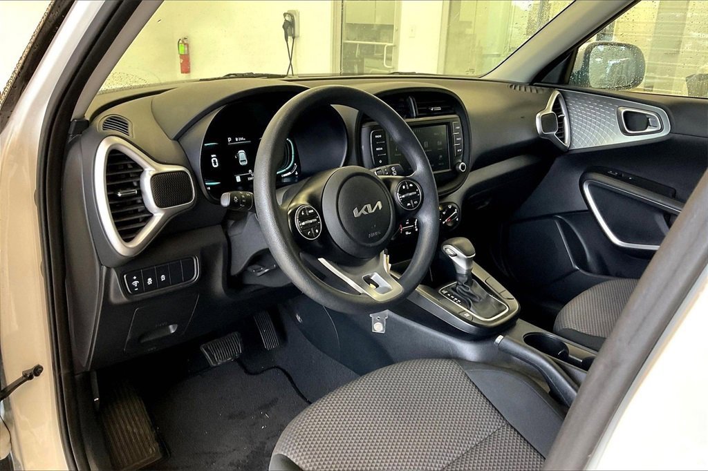 Used 2024 Kia Soul LX w/ Option Group 015 image 33