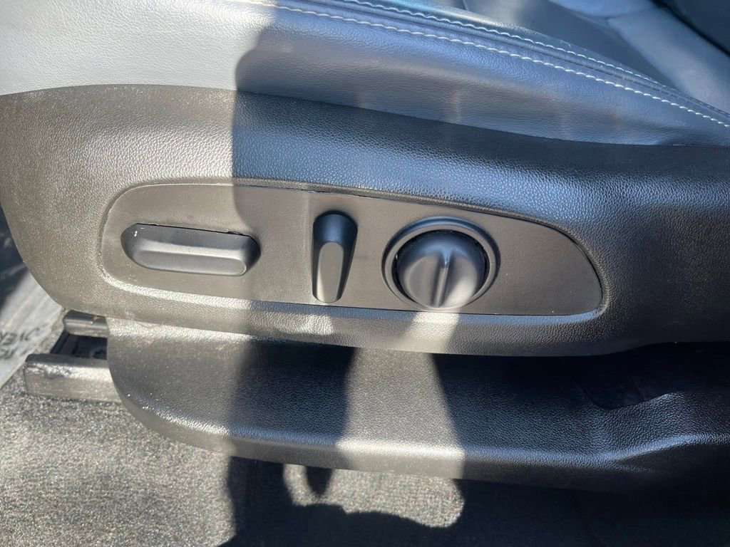 Used 2021 Buick Enclave Essence image 14