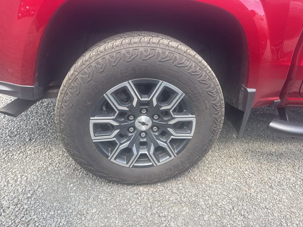 Used 2024 Chevrolet Colorado Z71 w/ Z71 Convenience Package 2 AWD/4WD image 15