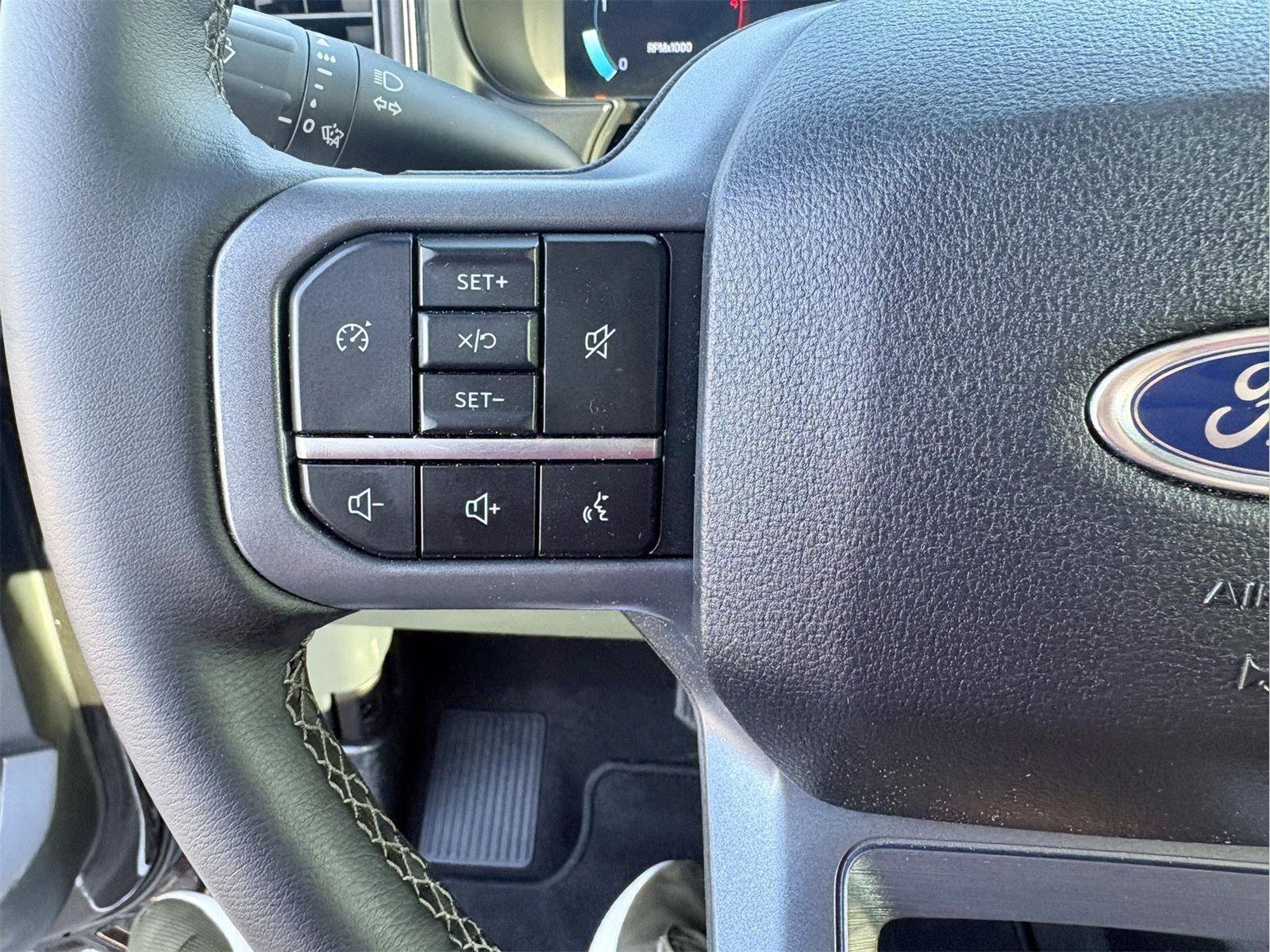 Used 2025 Ford F250 Lariat w/ FX4 Off-Road Package AWD/4WD image 24