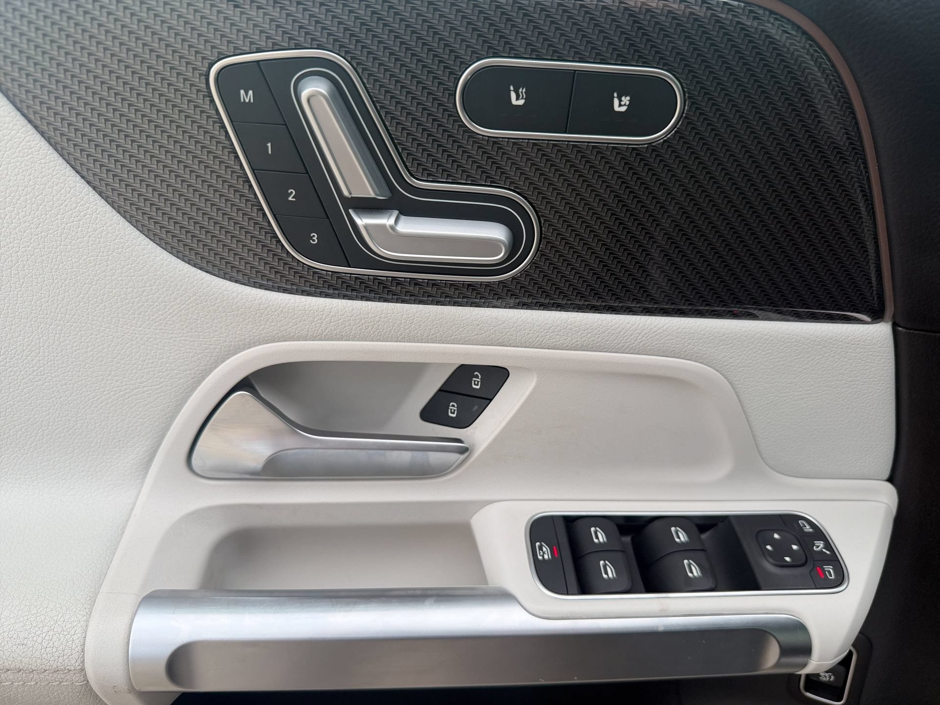 Used 2021 Mercedes-Benz GLB 35 AMG 4MATIC image 25