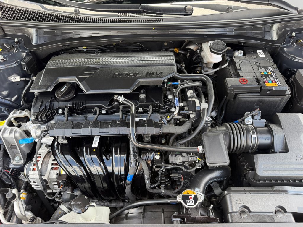 Used 2025 Hyundai Elantra Sport FWD image 29