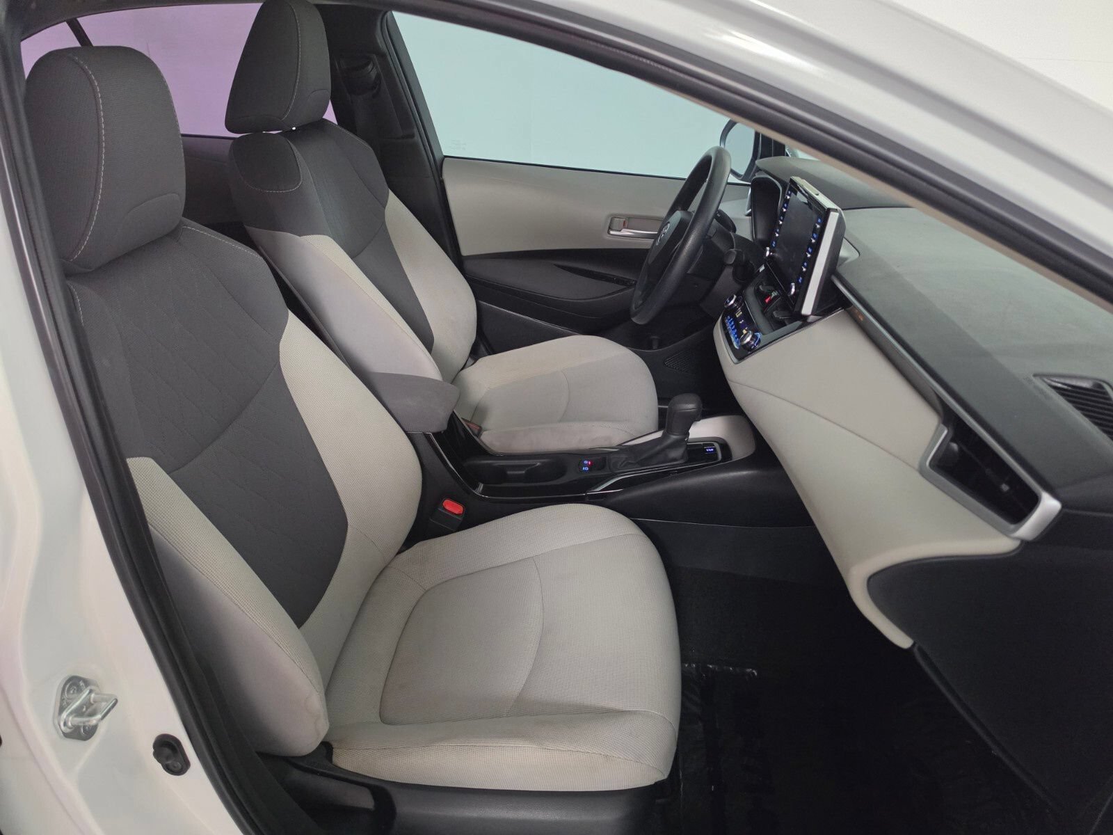Used 2021 Toyota Corolla LE w/ LE Convenience Package FWD image 20