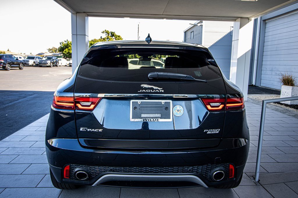 Used 2018 Jaguar E-PACE SE image 15