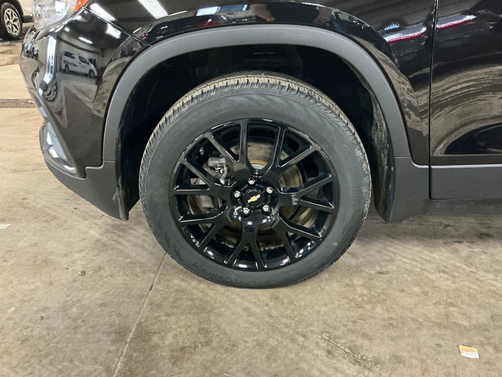 Used 2022 Chevrolet Trax LT w/ Midnight Edition AWD/4WD image 11