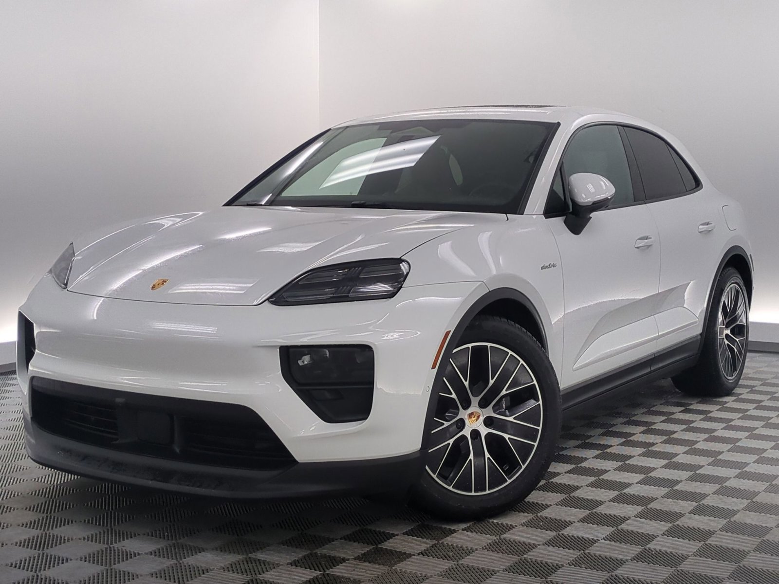 Certified 2025 Porsche Macan Electric RWD image 1
