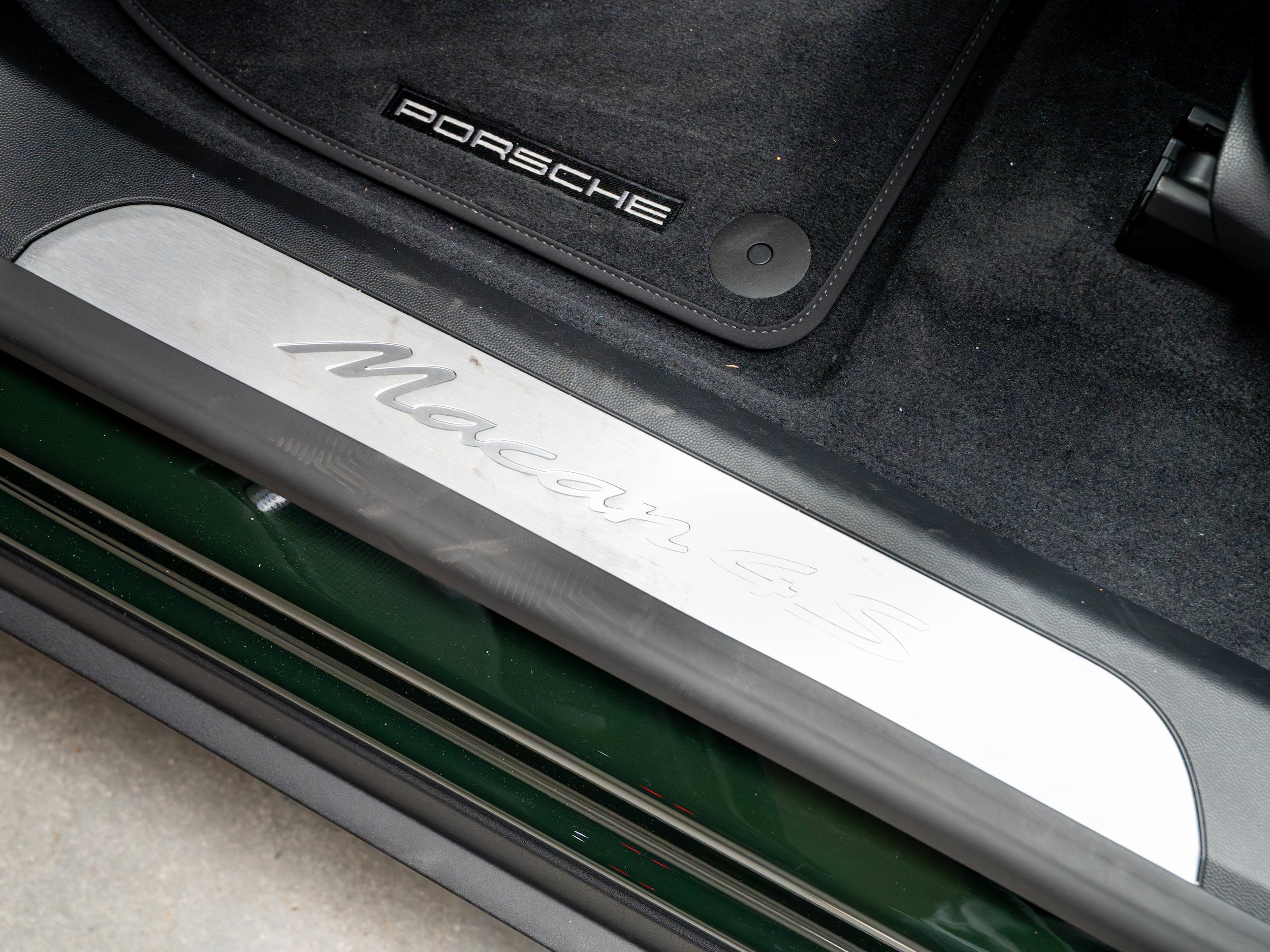 Certified 2025 Porsche Macan 4S Electric AWD/4WD image 25