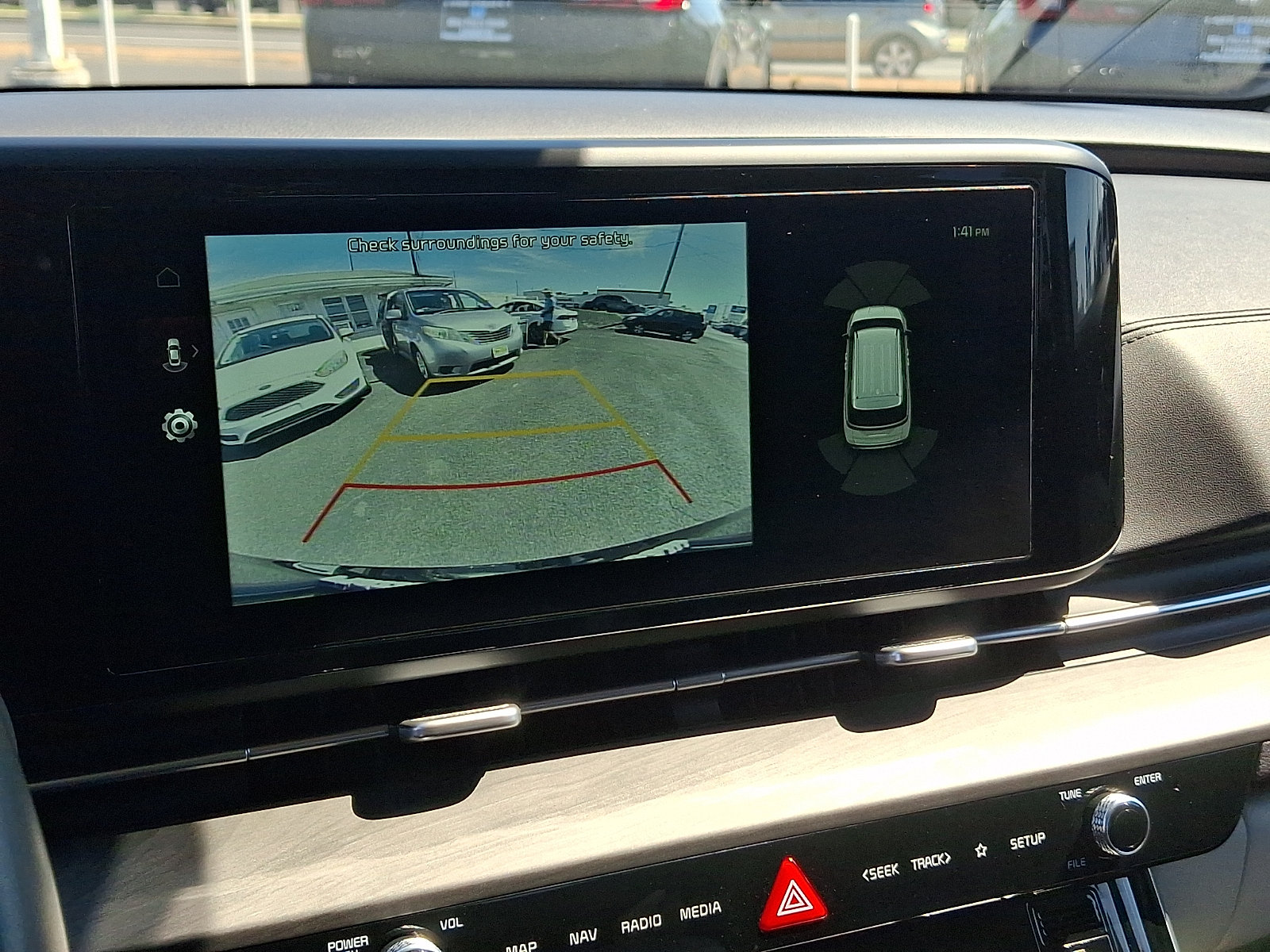 Used 2024 Kia Carnival EX FWD image 20