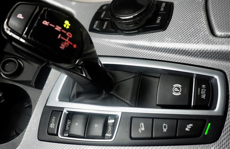 Used 2016 BMW 550i xDrive Sedan AWD/4WD image 25